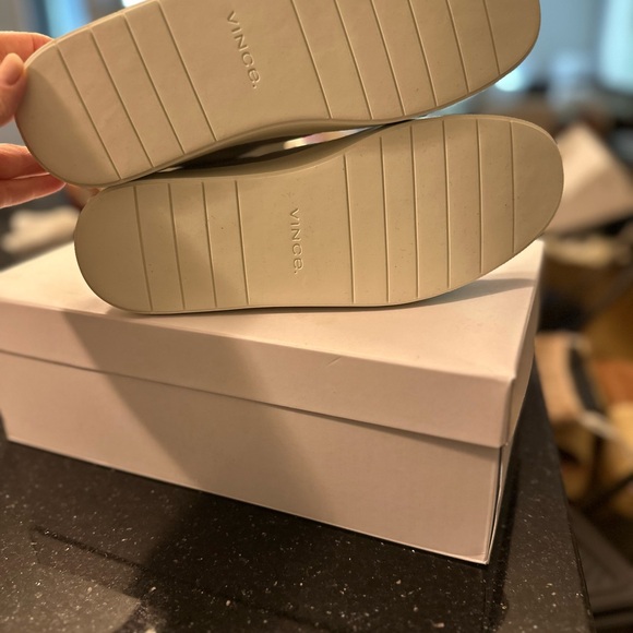 Brand new in box Vince Benfield Off-White Leather Sneakers - Picture 3 of 7